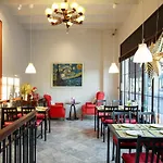 Baan Dinso Hostel@Ratchadamnoen